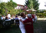 Baile de usuarios y familiares de la Residencia La Paz en una festividad